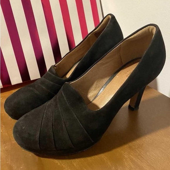 Clark’s Heels - Picture 2 of 3